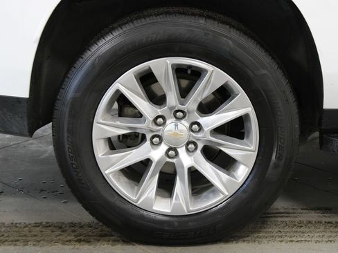 Used 2023 Chevrolet Suburban Premier image 16