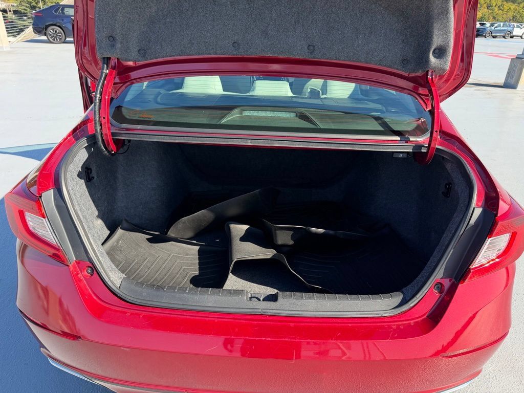 Used 2018 Honda Accord LX image 9