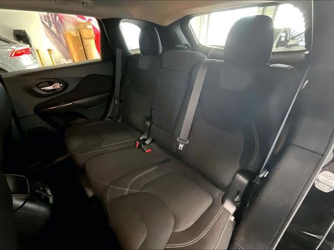 Used 2016 Jeep Cherokee Latitude w/ Cold Weather Group image 26