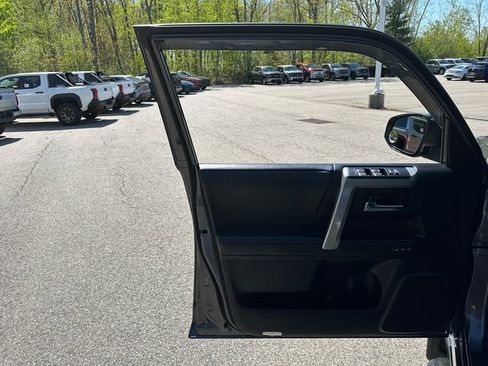Certified 2021 Toyota 4Runner Limited AWD/4WD image 33