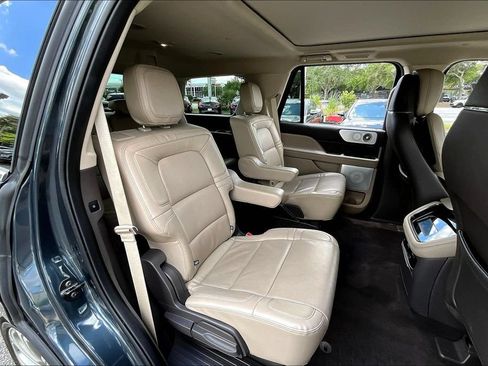 Used 2022 Lincoln Navigator Reserve AWD/4WD image 25