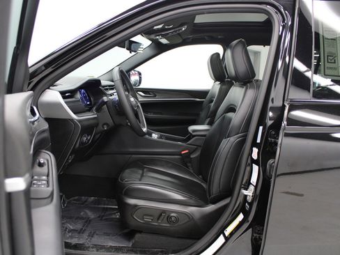 Used 2024 Jeep Grand Cherokee L Limited w/ Luxury Tech Group II image 15