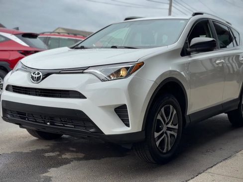 Used 2016 Toyota RAV4 LE FWD image 5