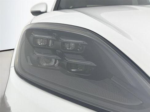 New 2025 Porsche Cayenne E-Hybrid image 26