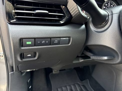 Used 2025 Nissan Sentra SR FWD image 33