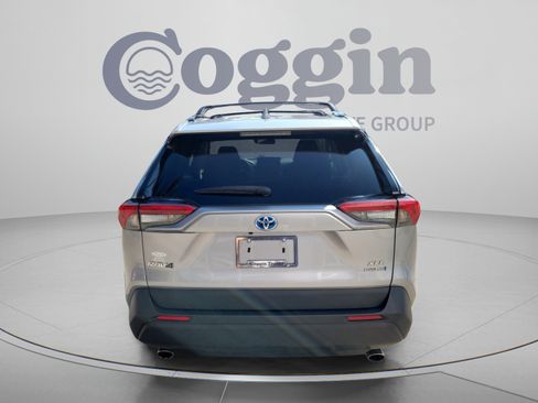 Used 2021 Toyota RAV4 XLE w/ Convenience Package AWD/4WD image 3