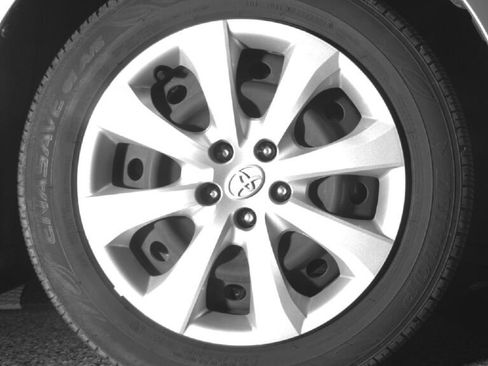 Used 2025 Toyota Corolla LE AWD/4WD image 11