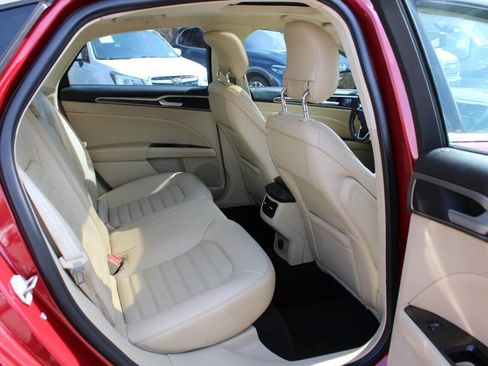 Used 2014 Ford Fusion SE w/ Equipment Group 202A image 28