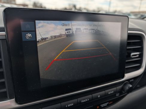 Certified 2023 Hyundai Venue SE image 17