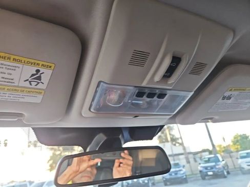 Used 2016 Land Rover LR4 HSE Silver Edition image 29