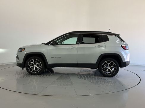 Used 2024 Jeep Compass Limited AWD/4WD image 2