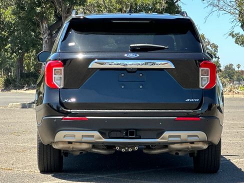 Certified 2023 Ford Explorer XLT w/ Equipment Group 202A AWD/4WD image 4
