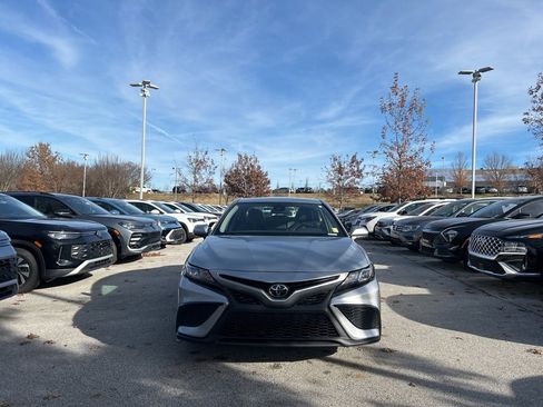 Used 2024 Toyota Camry SE image 8