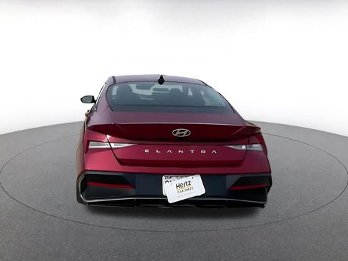 Used 2025 Hyundai Elantra SEL image 11