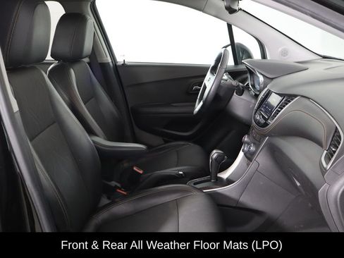 Used 2020 Chevrolet Trax LT w/ Redline Edition FWD image 18