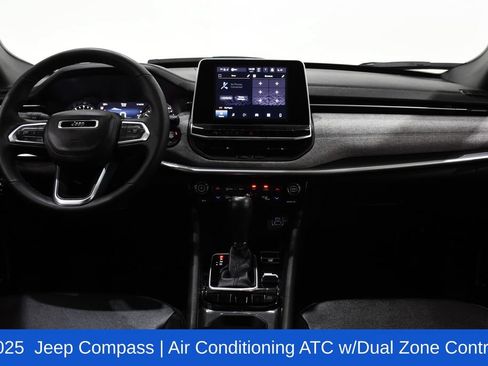 Used 2025 Jeep Compass Latitude w/ Sun & Sound Group AWD/4WD image 8