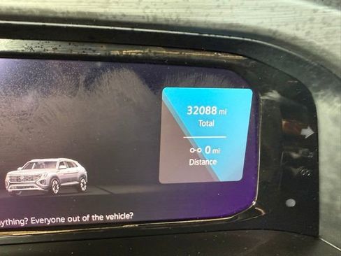 Used 2024 Volkswagen Atlas Cross Sport SE FWD image 16