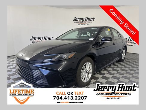 Used 2025 Toyota Camry LE FWD image 1