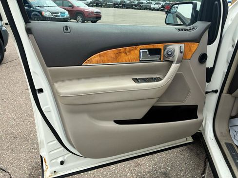 Used 2013 Lincoln MKX AWD w/ Wood Pkg image 13