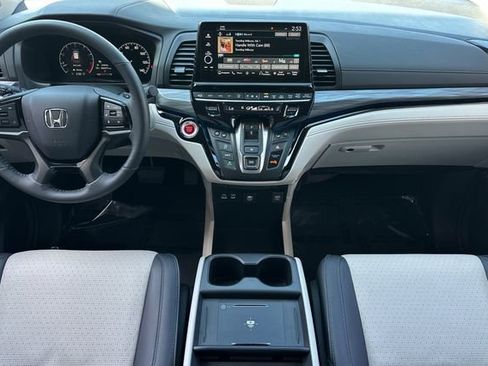 Used 2025 Honda Odyssey Elite image 12