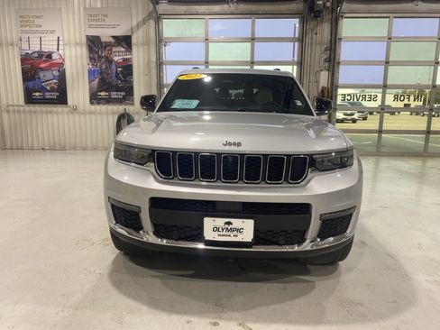 Used 2023 Jeep Grand Cherokee L Limited w/ Luxury Tech Group II AWD/4WD image 3