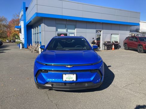 New 2026 Chevrolet Equinox EV LT image 2