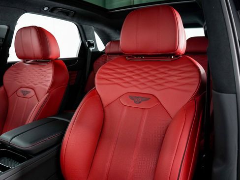 New 2025 Bentley Bentayga image 16