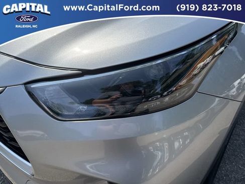 Used 2023 Toyota Highlander LE FWD image 11
