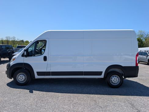 Used 2024 RAM ProMaster 2500 w/ Convenience Group image 2