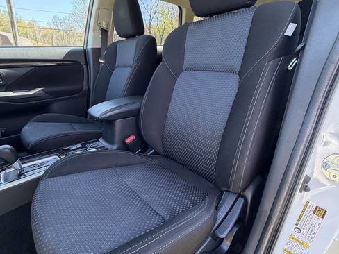 Used 2020 Mitsubishi Outlander ES image 24