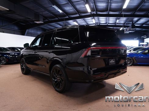 Used 2025 Lincoln Navigator Reserve w/ Jet Appearance Package image 5