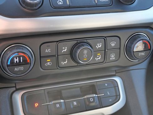 Used 2023 GMC Acadia SLT image 39