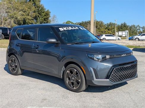 Used 2023 Kia Soul EX image 2