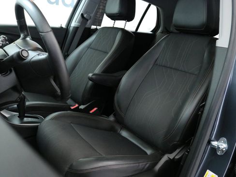 Certified 2022 Chevrolet Trax LT w/ LT Convenience Package image 25