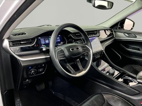Used 2023 Jeep Grand Cherokee 4WD 4xe image 17