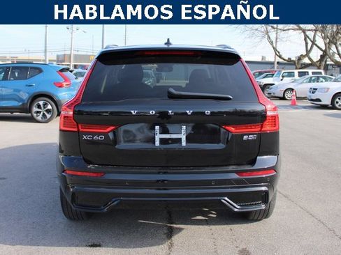 Used 2025 Volvo XC60 B5 Plus image 4