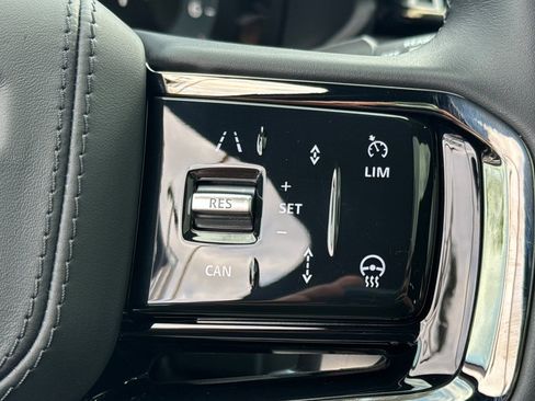 Certified 2026 Land Rover Range Rover Velar Dynamic SE AWD/4WD image 29