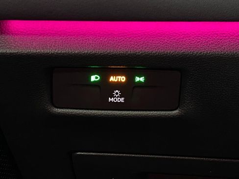 New 2025 Volkswagen Tiguan SE image 14