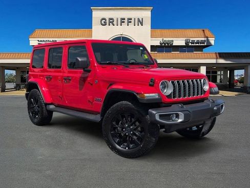 Used 2025 Jeep Wrangler Unlimited Sahara image 1