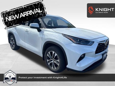 Used 2023 Toyota Highlander XLE image 1