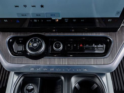 Used 2025 Ford Expedition Max Platinum w/ Platinum Ultimate Package image 27