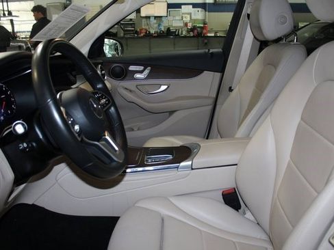 Used 2022 Mercedes-Benz GLC 300 4MATIC w/ Premium Package Lite image 11