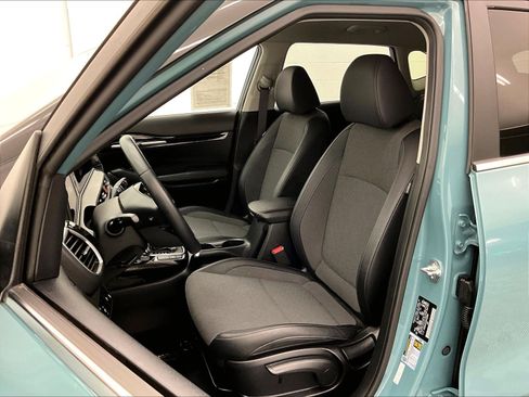 Used 2024 Kia Seltos S FWD image 16