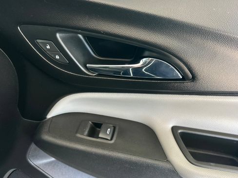 Used 2021 Chevrolet Equinox LS w/ LS Convenience Package FWD image 22