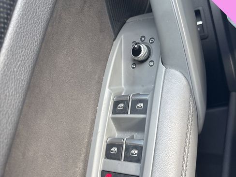 Used 2018 Audi SQ5 Prestige w/ Prestige Package image 11