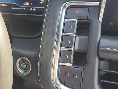 Used 2023 Chevrolet Suburban Premier image 30