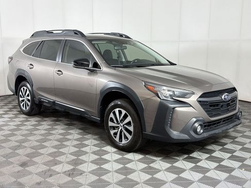 Used 2024 Subaru Outback Premium image 7
