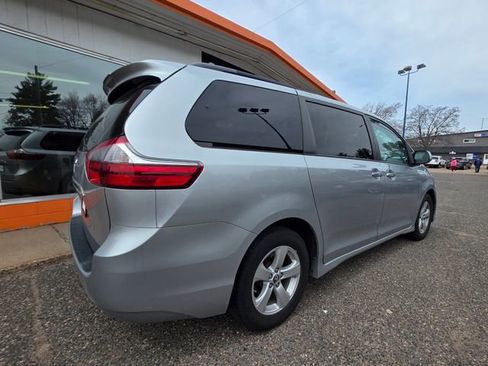 Used 2020 Toyota Sienna LE w/ LE Preferred Package image 7
