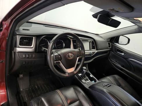 Used 2017 Toyota Highlander SE FWD image 17