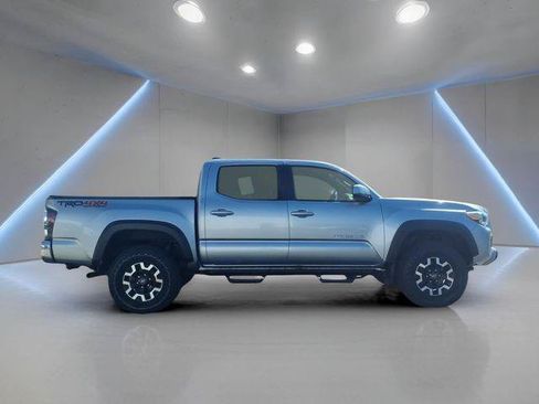 Certified 2022 Toyota Tacoma TRD Off-Road AWD/4WD image 22